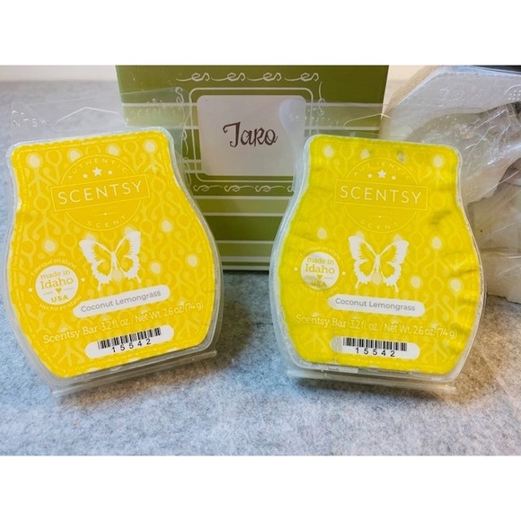 Scentsy Jaro Plug in Wax Warmer Base with 2 Coconut Lemongrass Wax Melts**NIB - Picture 2 of 7